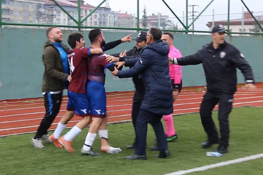 Genç hakemlere çirkin saldırı 3